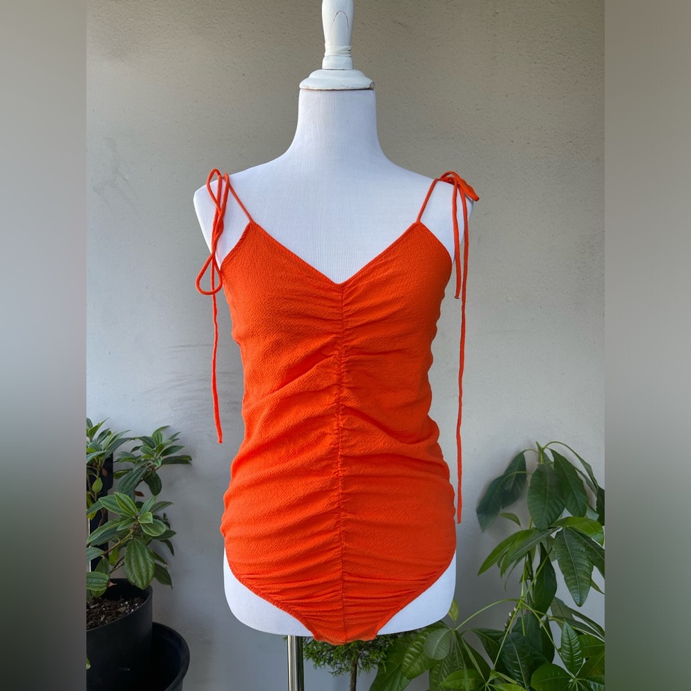 🌿 Zara Bow Tie Shoulder Strap Gathered V-neck Bodysuit in Orange, L